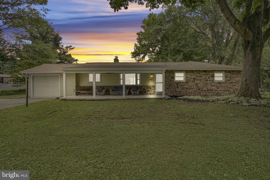 1003 ROCKLEDGE DRIVE, Carlisle, PA 17015