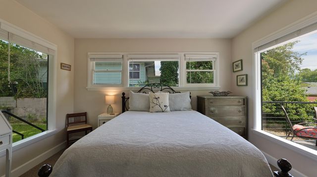1141 NW Sunset Drive, Grants Pass, OR 97526