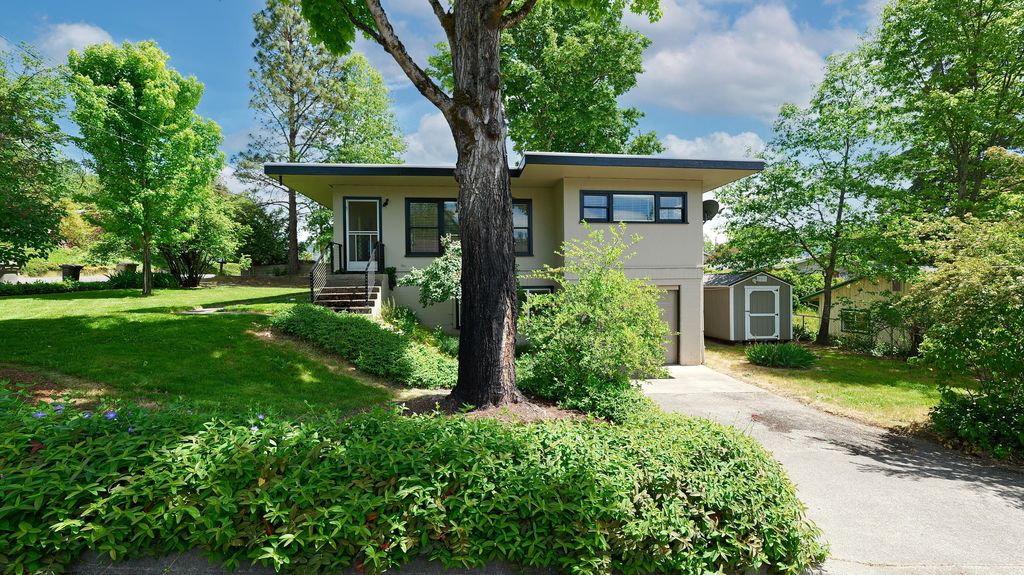 1141 NW Sunset Drive, Grants Pass, OR 97526