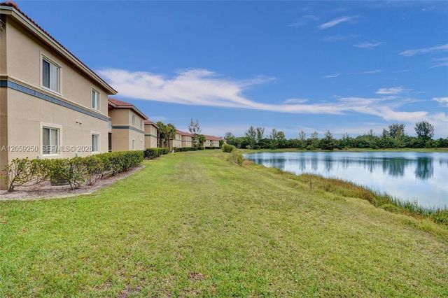1169 Golden Lakes Blvd 1123, West Palm Beach, FL 33411