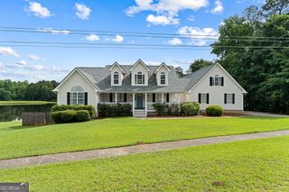 370 Twin Lakes Drive, Gray, GA 31032