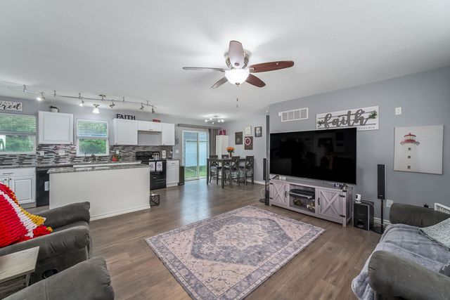 6430 N Longmont St, Park City, KS 67219