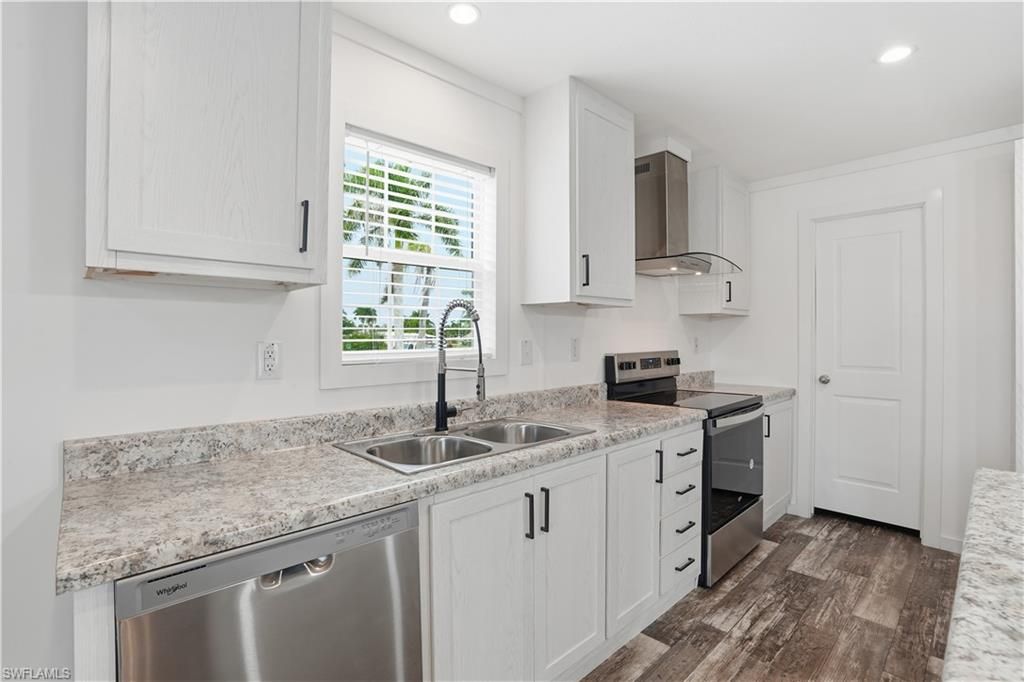 7 Birch BLVD, FORT MYERS, FL 33908 — photo 4