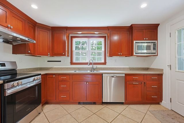 50 Rustic Rd, Walpole, MA 02032