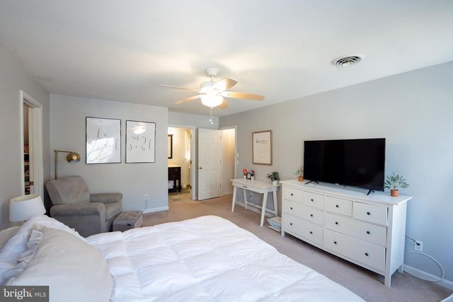 1817 W CLEAR LAKE DR, Salisbury, MD 21804