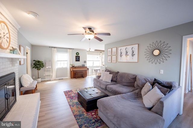 1817 W CLEAR LAKE DR, Salisbury, MD 21804