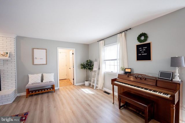 1817 W CLEAR LAKE DR, Salisbury, MD 21804