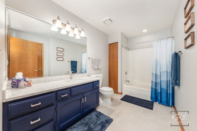 11 Warner Circle, Lemont, IL 60439