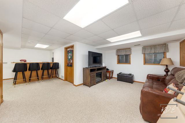 11 Warner Circle, Lemont, IL 60439