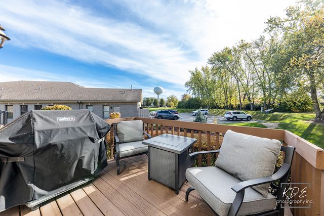 11 Warner Circle, Lemont, IL 60439