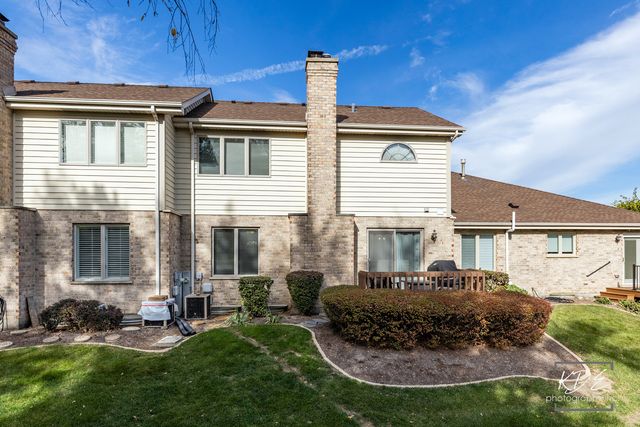 11 Warner Circle, Lemont, IL 60439