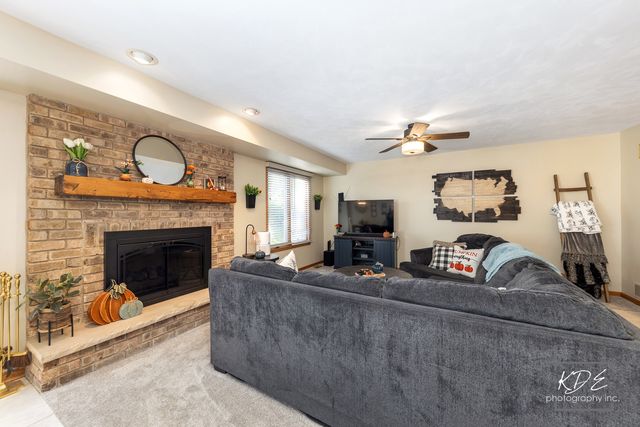 11 Warner Circle, Lemont, IL 60439