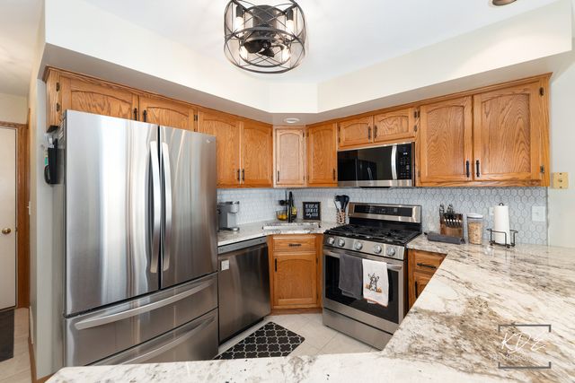 11 Warner Circle, Lemont, IL 60439