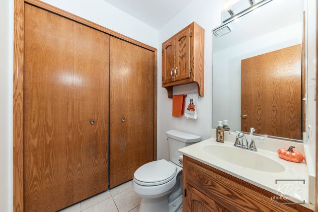 11 Warner Circle, Lemont, IL 60439