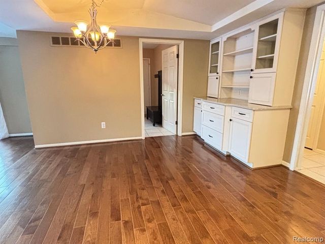 2695 Homewood Drive, Troy, MI 48098