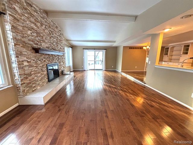 2695 Homewood Drive, Troy, MI 48098