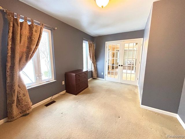 2695 Homewood Drive, Troy, MI 48098