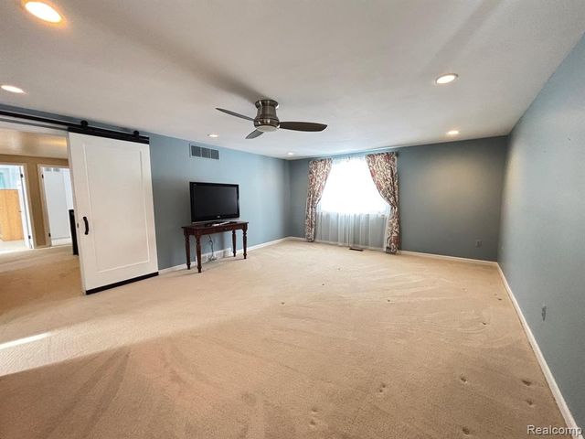 2695 Homewood Drive, Troy, MI 48098