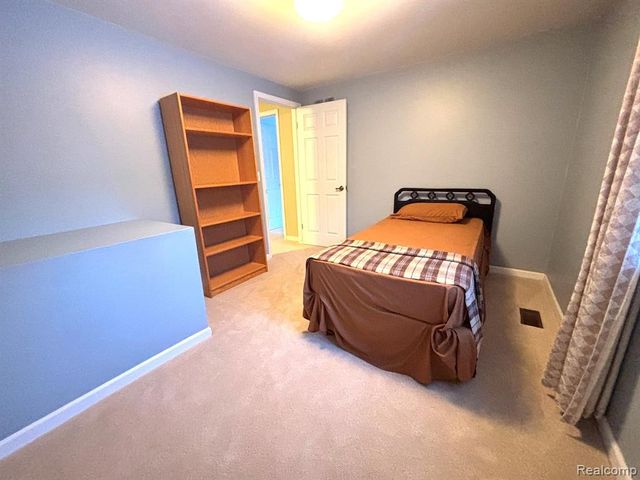 2695 Homewood Drive, Troy, MI 48098