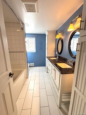 2695 Homewood Drive, Troy, MI 48098