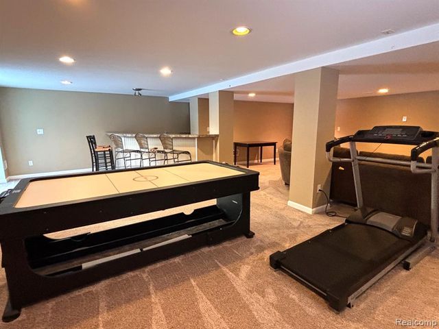 2695 Homewood Drive, Troy, MI 48098