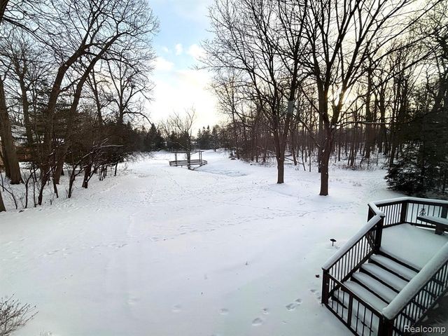 2695 Homewood Drive, Troy, MI 48098