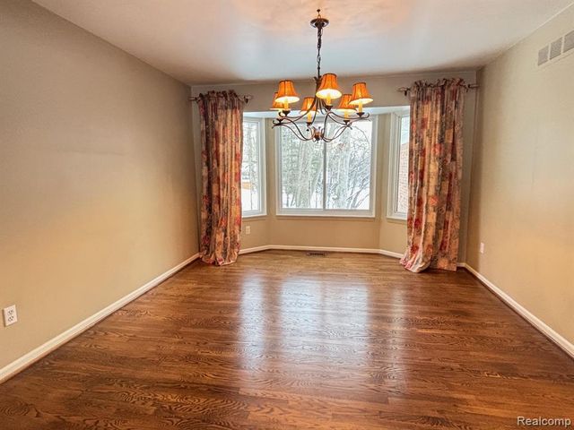 2695 Homewood Drive, Troy, MI 48098