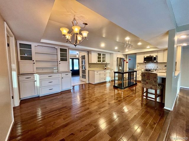 2695 Homewood Drive, Troy, MI 48098