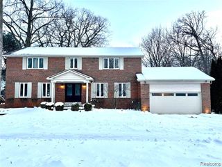 2695 Homewood Drive, Troy, MI 48098