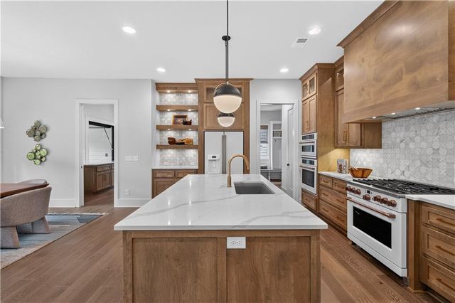 4017 W 67 Street, Prairie Village, KS 66208
