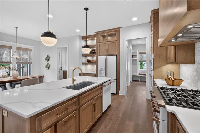 4017 W 67 Street, Prairie Village, KS 66208