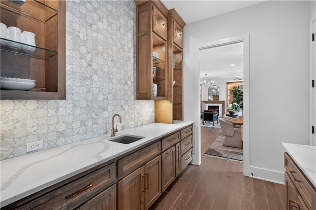4017 W 67 Street, Prairie Village, KS 66208
