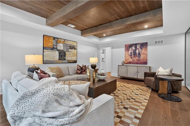 4017 W 67 Street, Prairie Village, KS 66208