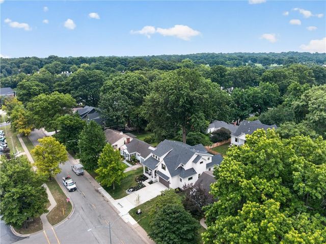 4017 W 67 Street, Prairie Village, KS 66208