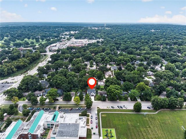 4017 W 67 Street, Prairie Village, KS 66208