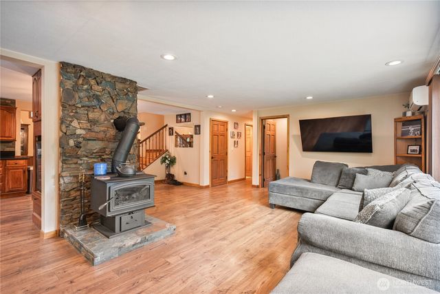 1430 Hazel Dell, Castle Rock, WA 98611