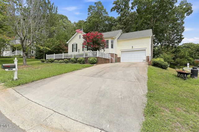 8 Hawks Spiral Way, Pittsboro, NC 27312