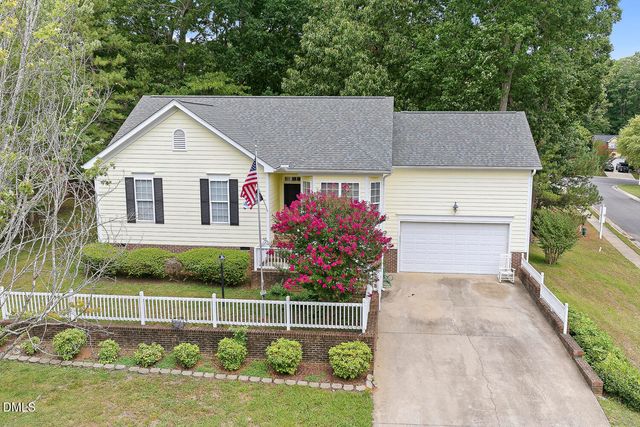 8 Hawks Spiral Way, Pittsboro, NC 27312