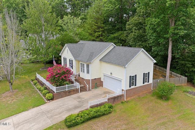 8 Hawks Spiral Way, Pittsboro, NC 27312