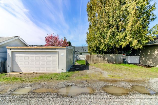 5637 S I Street, Tacoma, WA 98408
