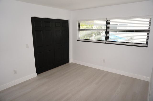 1513 39TH Street, West Palm Beach, FL 33407