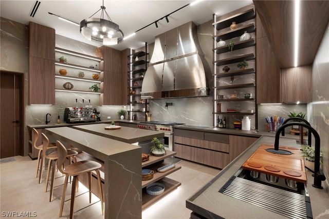 6616 Trail BLVD, Naples, FL 34108