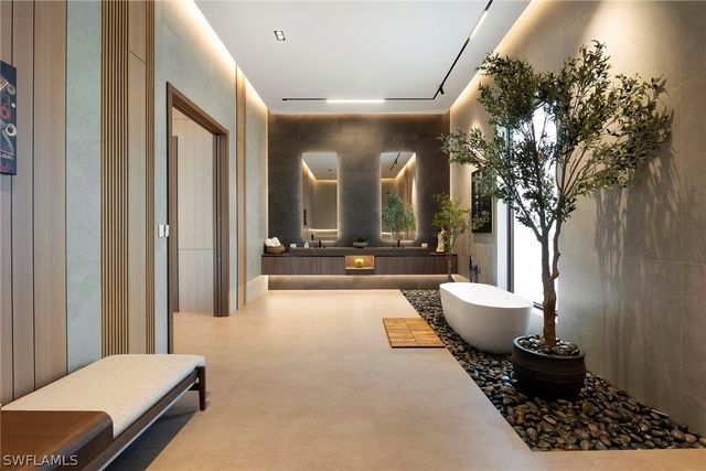 6616 Trail BLVD, Naples, FL 34108