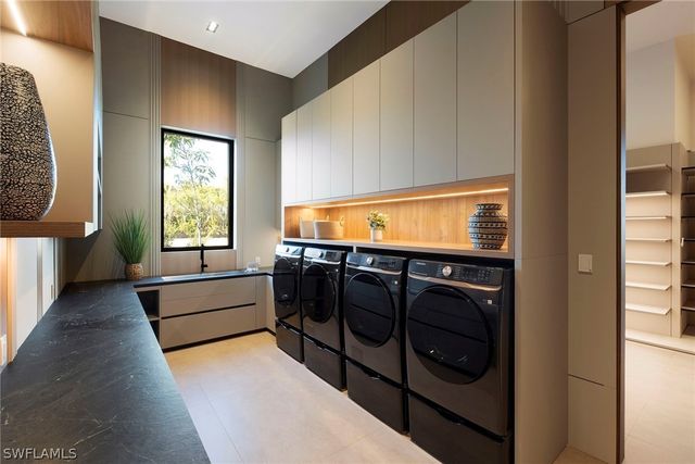 6616 Trail BLVD, Naples, FL 34108