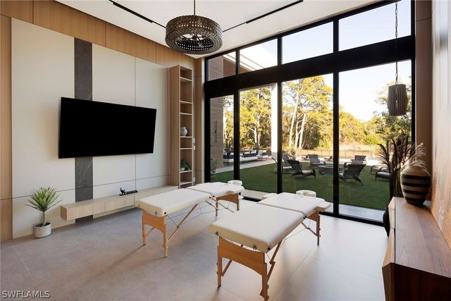 6616 Trail BLVD, Naples, FL 34108