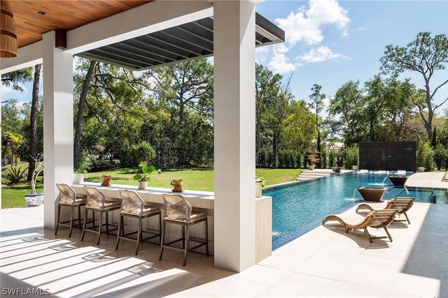 6616 Trail BLVD, Naples, FL 34108