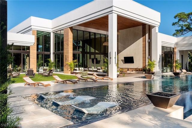 6616 Trail BLVD, Naples, FL 34108