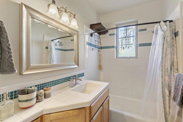 2870 Chesterfield Drive, Santa Cruz, CA 95062