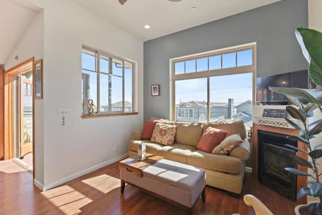 2870 Chesterfield Drive, Santa Cruz, CA 95062