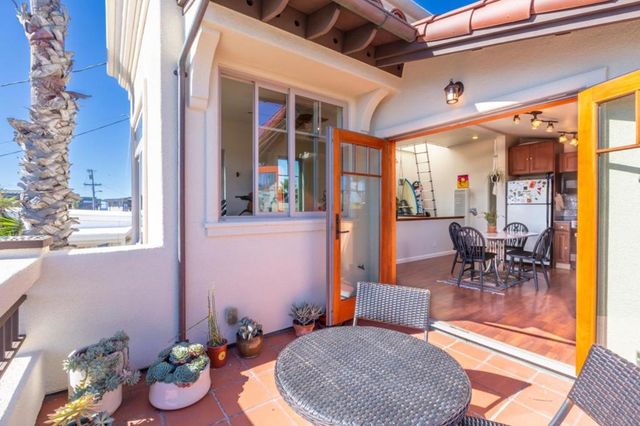 2870 Chesterfield Drive, Santa Cruz, CA 95062